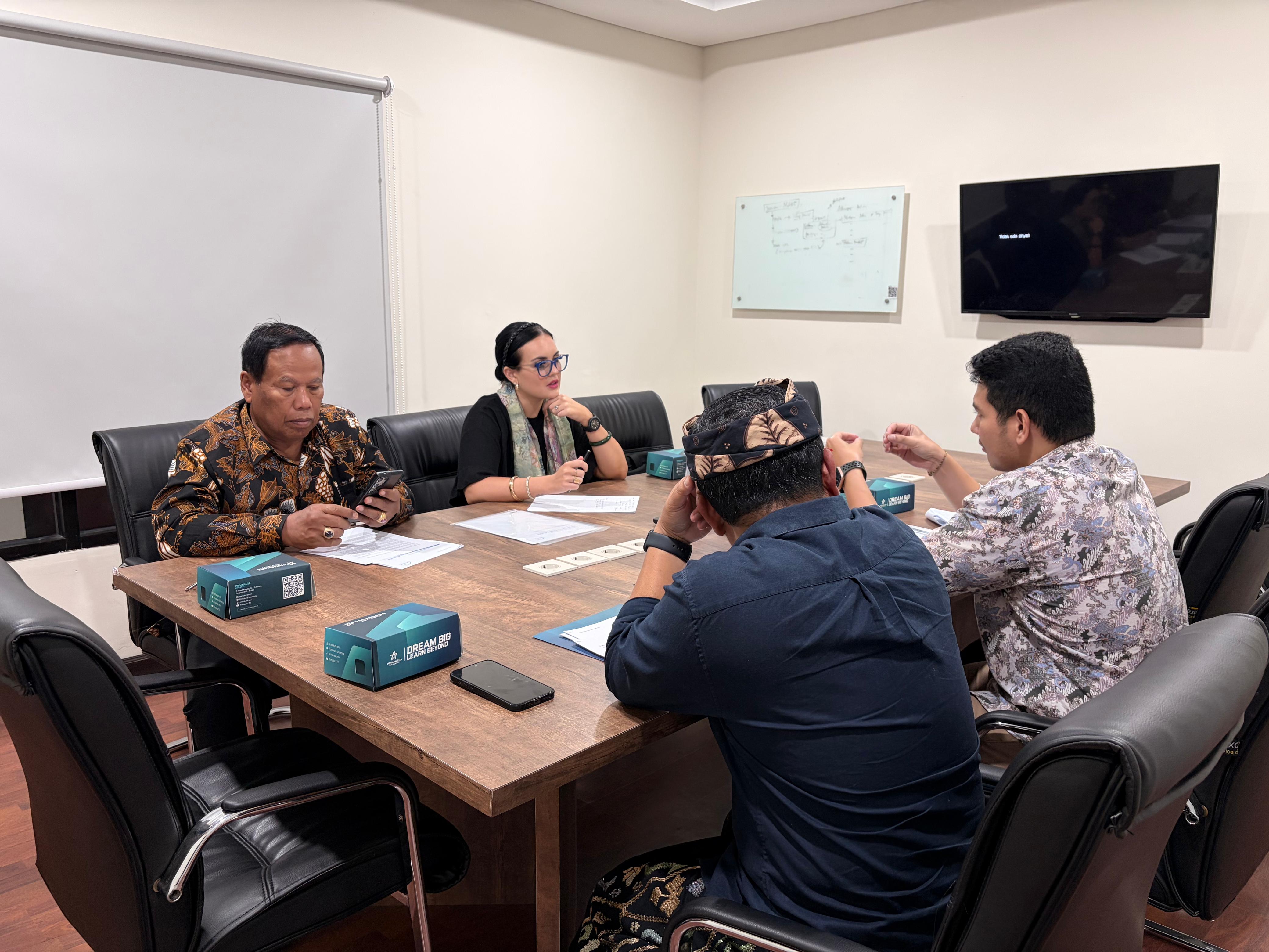 Strategic meeting between Primakara University representatives and The Institute of Skills and Training Australia (ISTA) at the campus meeting room